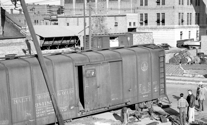 SL17263, 10/23/47.  Freight cars run rampant, 5th st. SE.  Safford Lock photo