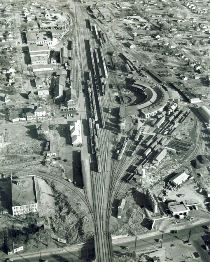 Globe-Gazette photo/ E. L. Musser, Oct 24, 1952 Milwaukee RR yards.